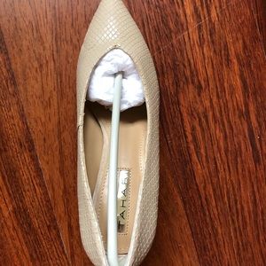 Tahari - Shoes (Nude, Size 5)